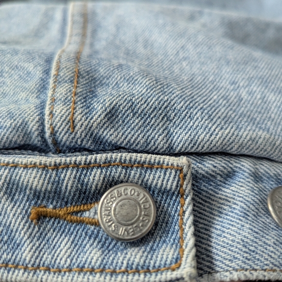 Vintage Levi's Sherpa Denim Trucker Jacket - Picture 12 of 12